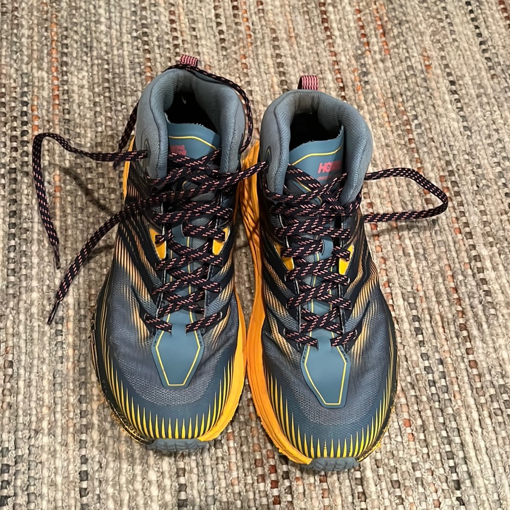 High top HOKA trail runner size 9.5